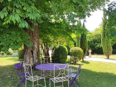 © Photo table jardin du restaurant