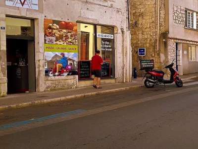 © Devanture du restaurant AVA à Pons en Haute-Saintonge