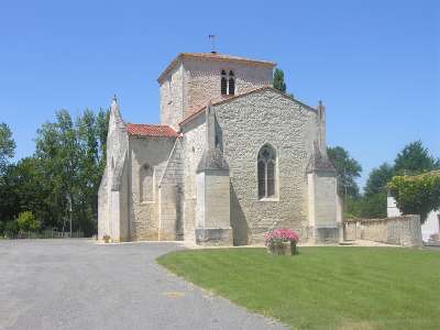 © La fontaine de Font Guinié à Archiac L'église Saint-Martin de Moings, son clocher octogonal et ses graffitis du XIIe L'église Saint-Blaise d'Allas-Champagne Le château de Meux (privé) L'église Saint-Martin de Meux L'église de St-Germain-de-Vibrac L'église Saint-Paul de St-Maigrin L'étang de St-Maigrin Le château de St-Maigrin (privé) au bord de l'étang que vous apercevrez de la route L'église Notre-Dame de l'Assomption de Brie-sous-Archiac L'église de St-Eugène sur son coteau viticole du Vignoble du Cognac