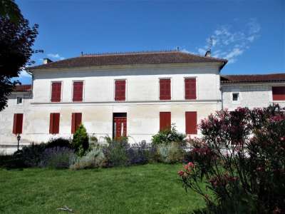 © L'allée d'entrée au domaine chambres_hotes_lassalle chambres_hotes_lassalle chambres_hotes_lassalle chambres_hotes_lassalle chambres_hotes_lassalle Domaine des Tonneaux à Jarnac Champagne Domaine des Tonneaux à Jarnac Champagne Domaine des Tonneaux à Jarnac Champagne Domaine des Tonneaux à Jarnac Champagne Domaine des Tonneaux à Jarnac Champagne
