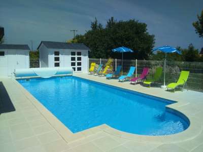 © Façade Terrace Piscine Rez-de-chaussée ouvert Rez-de-chaussée ouvert Chambre prinipalle Salle de bain attenant Chambre 2 Chambre 3 salle de bain familiale Aire de jeu Abri à la piscine Jardin