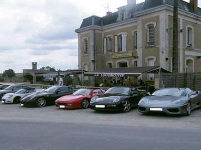 © Façade du restaurant La Locomotive à Mosnac en Haute-Saintonge