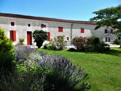 © L'allée d'entrée au domaine chambres_hotes_lassalle chambres_hotes_lassalle chambres_hotes_lassalle chambres_hotes_lassalle chambres_hotes_lassalle Domaine des Tonneaux à Jarnac Champagne Domaine des Tonneaux à Jarnac Champagne Domaine des Tonneaux à Jarnac Champagne Domaine des Tonneaux à Jarnac Champagne Domaine des Tonneaux à Jarnac Champagne
