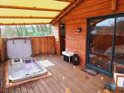 © cottage cottage by night chambresuite terrassesuite chambre jaccuzi statue cottage sauna vue extérieure coin repos night terrasse coin repas salle d'eau terrasse3 terrasse4 entrée parking