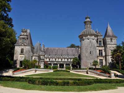 © Façade du Château des Enigmes