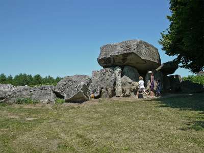 © Le légendaire dolmen de Pierre Folle à Montguyon