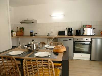 © Salle à manger et cuisine équipée et accessible pmr