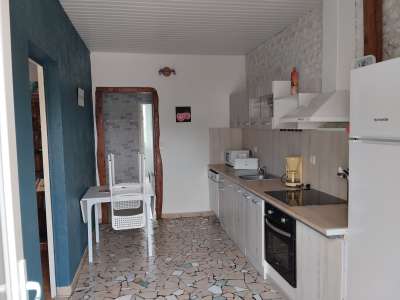 © Piscine chauffée Extérieur de la maison Extérieur Portillon d'accès vers jardin et piscine Cuisine aménagée et équipée Séjour Séjour Salle d'eau Salle d'eau Chambre 1 Chambre 1 Escalier vers étage Couloir étage Chambre 2 (étage) Chambre 3 (étage) Chambre 3 (étage) Chambre 3 (étage) Terrasse maison Piscine chauffée Extérieur piscine Nos chèvres