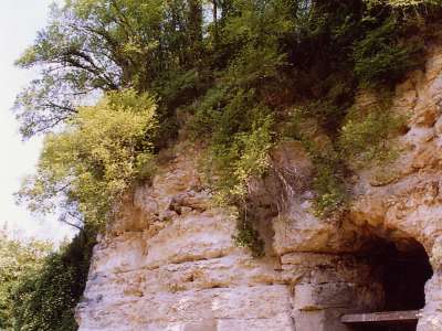 © Ancienne habitation troglodytique à St-Thomas-de-Conac