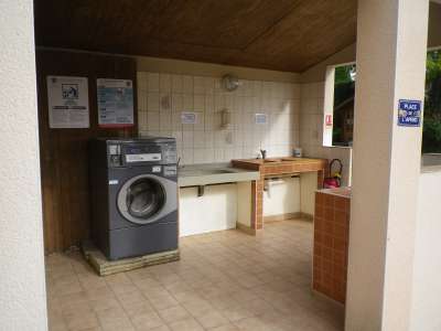 © chalet d'accueil Piscine Camping Les Acacias_Clion espace wifi gratuit ouvert 24/7 plan camping.jpg bloc sanitaire n°1 lave-linge mobil-home 27 m² cuisine mobil-home séjour mobil-home chambre n° 1 mobil-home chambre n° 2 mobil-home plan-mobil-home.jpeg boulodrome table de ping-pong bloc sanitaire n°2
