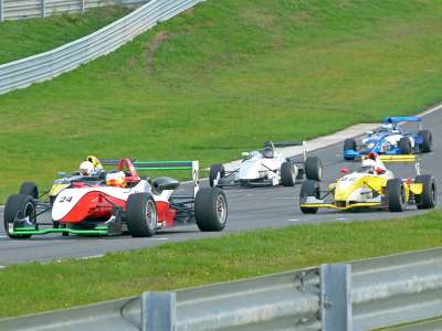 © Une course lors du Trophée Jean-Pierre Beltoise Une course de formule Renault lors du Trophée Jean-Pierre Beltoise Bolides prêts à renter en piste Bolides en pleine course Véhicules de collection prêts à entrer en piste Bolides sur la piste de vitesse lors d'un course du Trophée Jean-Pierre Beltoise Une course de formule Renault lors du Trophée Jean-Pierre Beltoise Bolides qui quittent le paddock pour entrer en piste Course lors du Trophée Jean-Pierre Beltoise Véhicules prêts à quitter les paddocks Véhicules à l'arrêt dans les paddocks avant de partir en piste Sortie des paddocks d'une Tesla Une formule aux paddocks Bolides utilisés pour les journées roulage libre GT Circuit de Haute-Saintonge Jean-Pierre Beltoise La Genetouze moto autokarting16 Un bolide lors d'une course Kartings en piste La piste de karting L'accueil du circuit Vue aérienne du Circuit de Haute-Saintonge Jean-Pierre Beltoise Bolides prêts à entrer en piste Bolide prêt à rentrer en piste