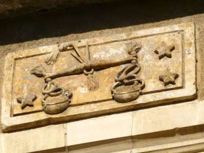 © Cadran Solaire Mairie Cartouche Balance Cartouche 4 saisons Cartouche Bélier Château Châtelet Château Est Château Est 2 Château Est et Bords de Seugne Château Est 3 Château Est 4 Châtelet Salle des Mariages Entrée Salle des Mariages Entrée Cour Intérieure Entrée Mairie Façade Mairie Fontaine Gargouille 1 Gargouille 2 Gargouille 3 Horloge Jardin Sous-Préfecture Salle du Conseil Municipal Sculpture Visage Grimaçant Cour Châtelet Cour Sous-Préfecture