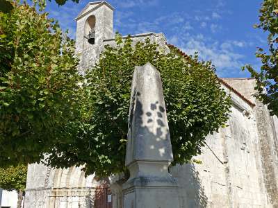© L'église Saint-Jacques de Belluire