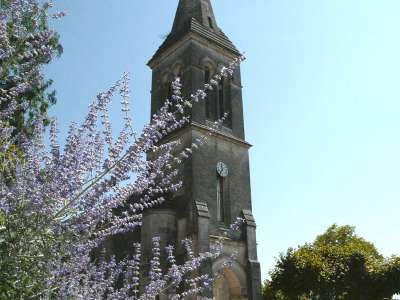 © L'église de la Nativité de la Vierge de La-Barde