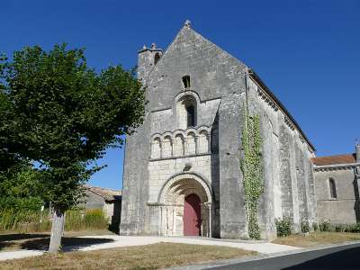 © L'église Saint-Philippe et Saint-Jacques de St-Simon-de-Bordes