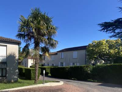 © salle d'eau chambre 1 à l'étage bâtiment jardin privatif