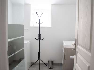 © Salle d'eau Location villexavier Guiet Francis
