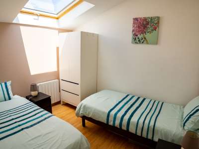 © Facade et les terrasses rez-de-chaussée ouvert Chambre pricipalle Chambre 2 Salle de bain La piscine La piscine Piscine Main courante pour faciliter l'entrée à la piscine Aire de jeu Jardin Jardin