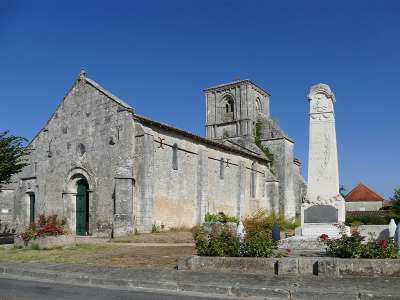 © L'église de Saint-Pierre de Consac