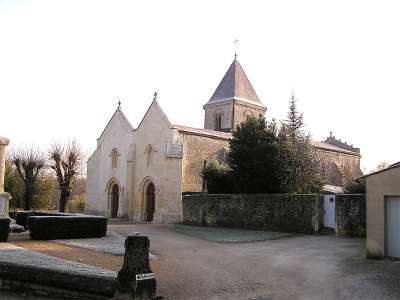 © Pour finir le parcours, l'église de St-Germain-de-Lusignan