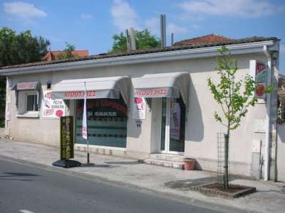 © Façade de la pizzeria à emporter Atout Pizz' à Montendre en Haute-Saintonge