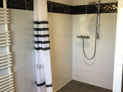 © Extérieur privé clos Cuisine ouverte Séjour La cheminée en pierre Chambre 1 Chambre 2 Salle d'eau Douche à l'italienne Longère charentaise