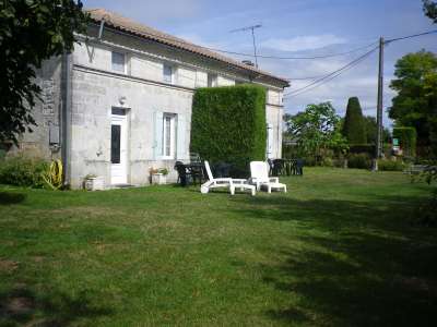© Christian Mauroy cuisine équipée chambre n°1 (2 lits de 90 cm) chambre n°2 (1 lit de 140 cm) jardin privatif le figuier rez de chaussée.png le figuier 1er étage piscine 9m x 4m à 120m du gîte espace wifi gratuit à 50 m du gîte