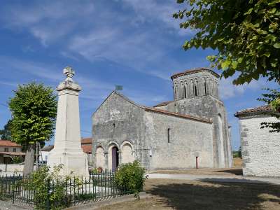 © La fontaine de Font Guinié à Archiac L'église Saint-Martin de Moings, son clocher octogonal et ses graffitis du XIIe L'église Saint-Blaise d'Allas-Champagne Le château de Meux (privé) L'église Saint-Martin de Meux L'église de St-Germain-de-Vibrac L'église Saint-Paul de St-Maigrin L'étang de St-Maigrin Le château de St-Maigrin (privé) au bord de l'étang que vous apercevrez de la route L'église Notre-Dame de l'Assomption de Brie-sous-Archiac L'église de St-Eugène sur son coteau viticole du Vignoble du Cognac